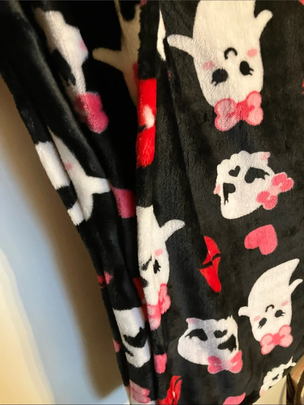 💋Betsey Johnson adorable Halloween plush throw blanket ghosts skulls lips NWT